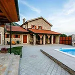 Villa In 39096