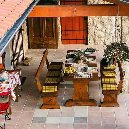 In 39096 Villa Drivenik