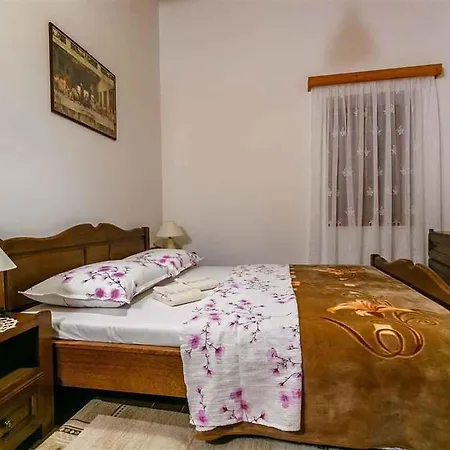 In 39096 Villa Drivenik