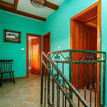 Villa In 39096 Drivenik